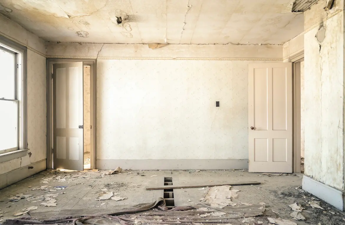 Waste disposal crew managing a cleanout project in Templeton